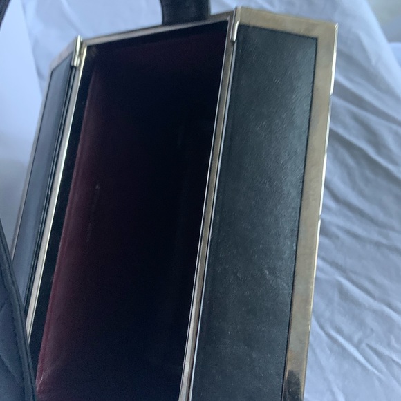 🥳 TODAY!!AUTHENTIC-CHANEL QUILTED LAMB SKIN WITH SILVER HARDWARE BOX VANITY BAG. - Picture 6 of 10